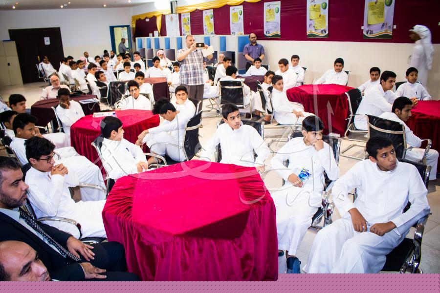 ورشة لطلاب الصف الأول الثانوي للتعريف بنظام المقررات وكيفية كتابة التقارير العلمية