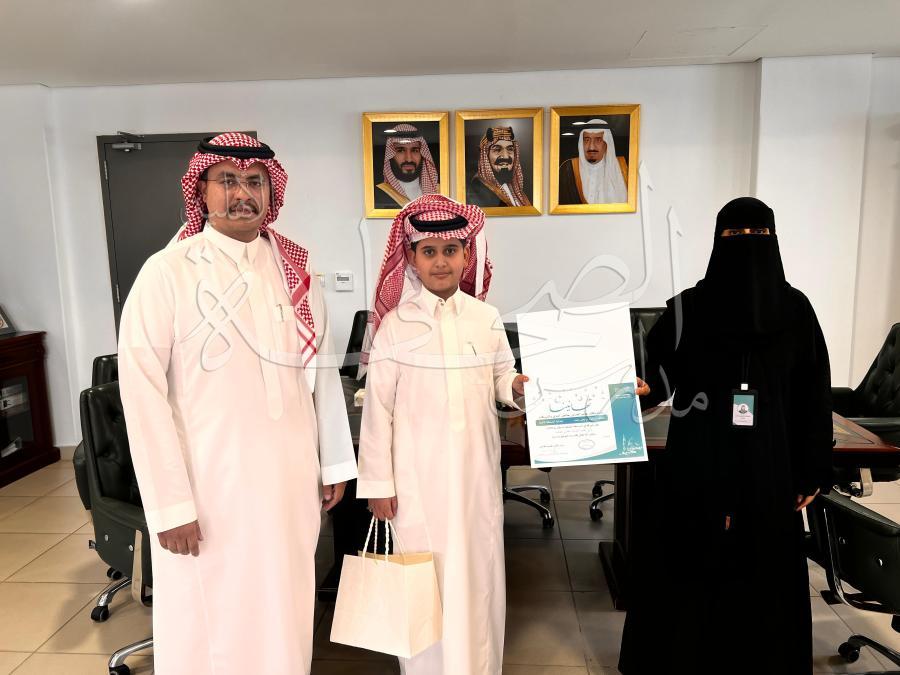 تكريم الفائز بالمسابقة الثقافية الرمضانية على مستوى مكتب تعليم العارض